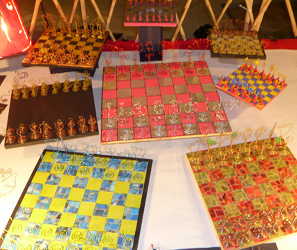 collezione set scacchiere per esposizione al mercatino serale di porto azzurro, pezzi unici